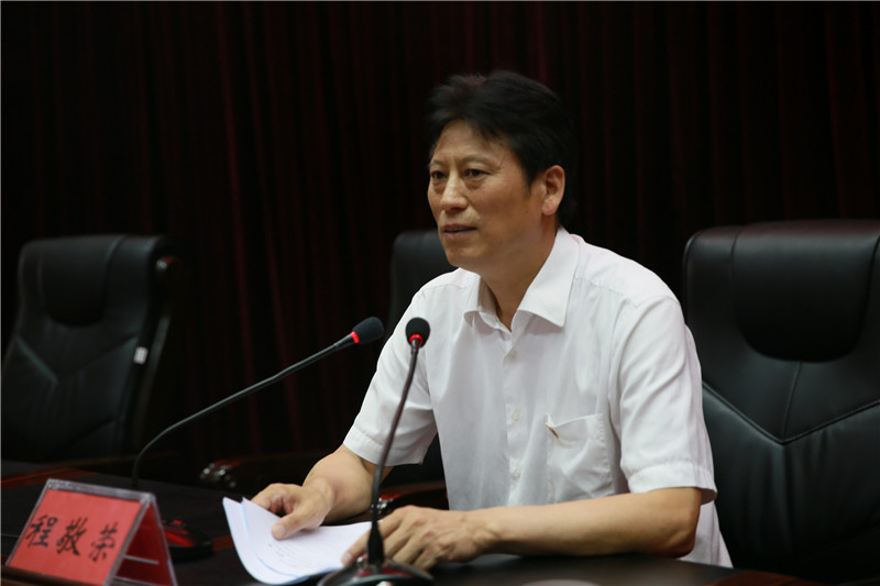 教育局局長(zhǎng)程敬榮進(jìn)行動(dòng)員講話(huà).jpg
